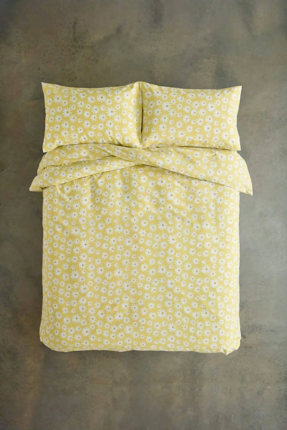 Deyongs Lazy Daisy Duvet Set in Printed Flower Design in Yellow 4