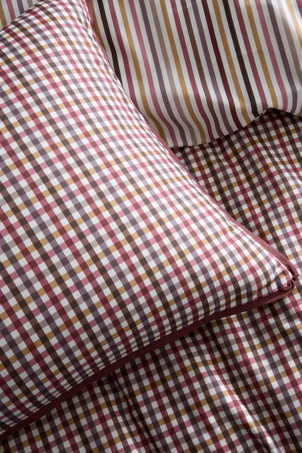 Appletree 'Micro Check' 100% Cotton Duvet Cover Set in Dark Red 3