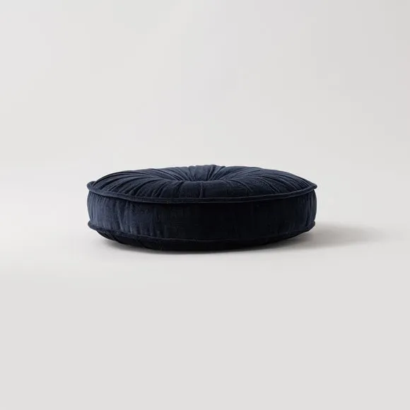 Clara Round Cushion 4