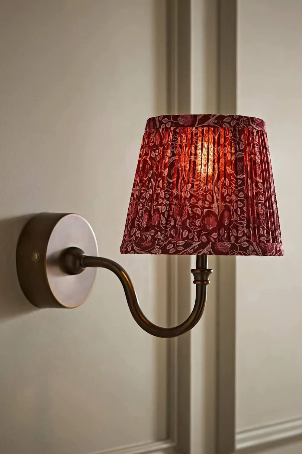 ValueLights Lowe Pair Floral Pleated Shade Metal Portable Rechargeable Wall Light in Red 1