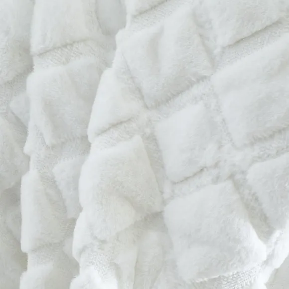 Catherine Lansfield Cosy Diamond 130cm x 170cm Throw Blanket 2