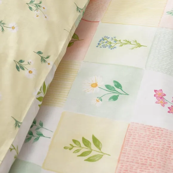 Catherine Lansfield Daisy Patchwork Polycotton Duvet Cover & Pillowcase Set 4