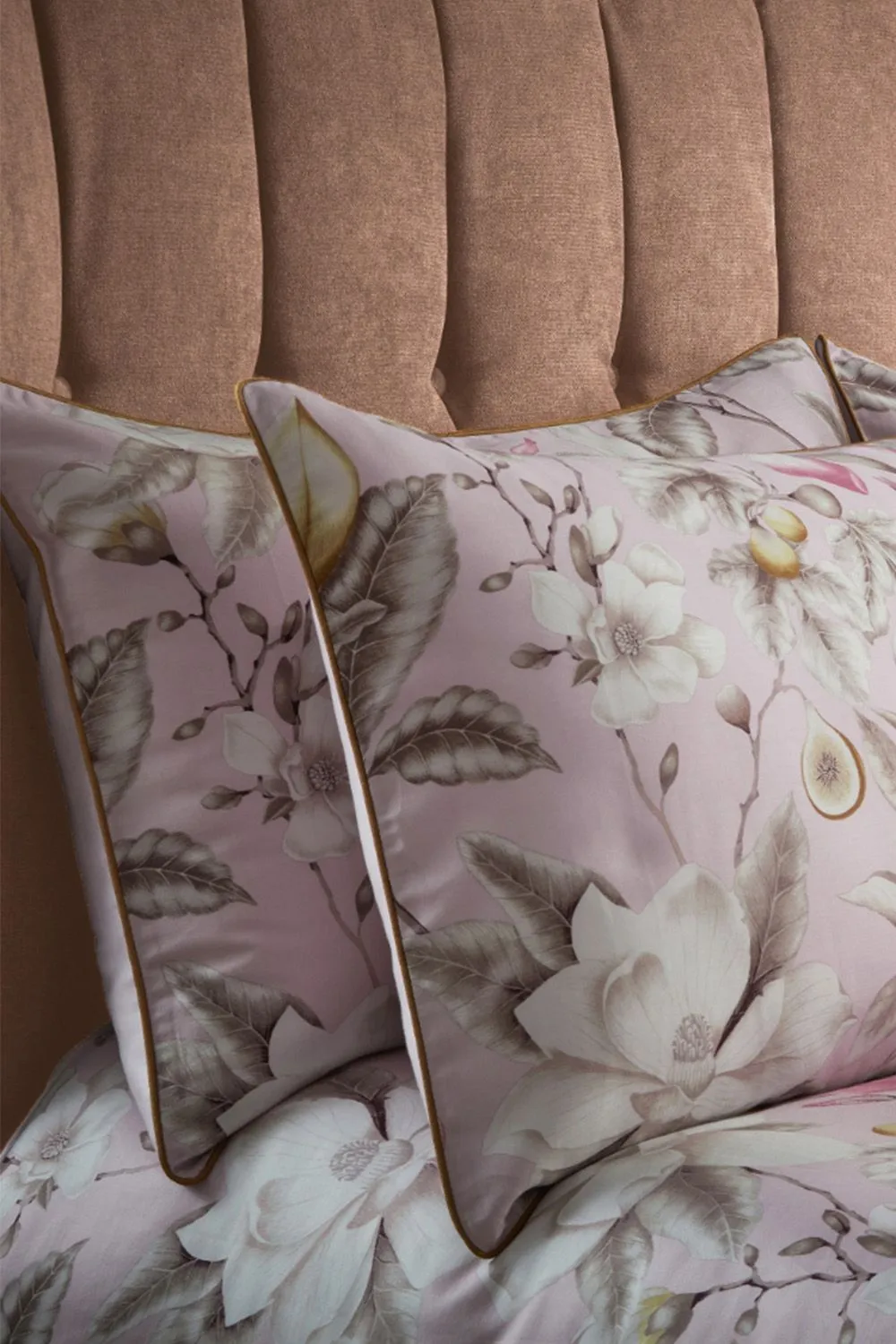 Edinburgh Weavers Lavish 200TC Floral Premium Cotton Sateen Piped Pair of Pillowcases in Light Pink