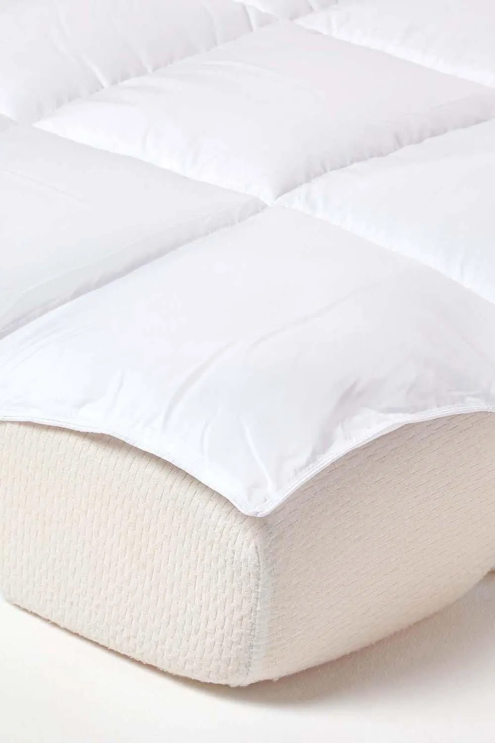 Homescapes Super Microfibre Mattress Topper in White