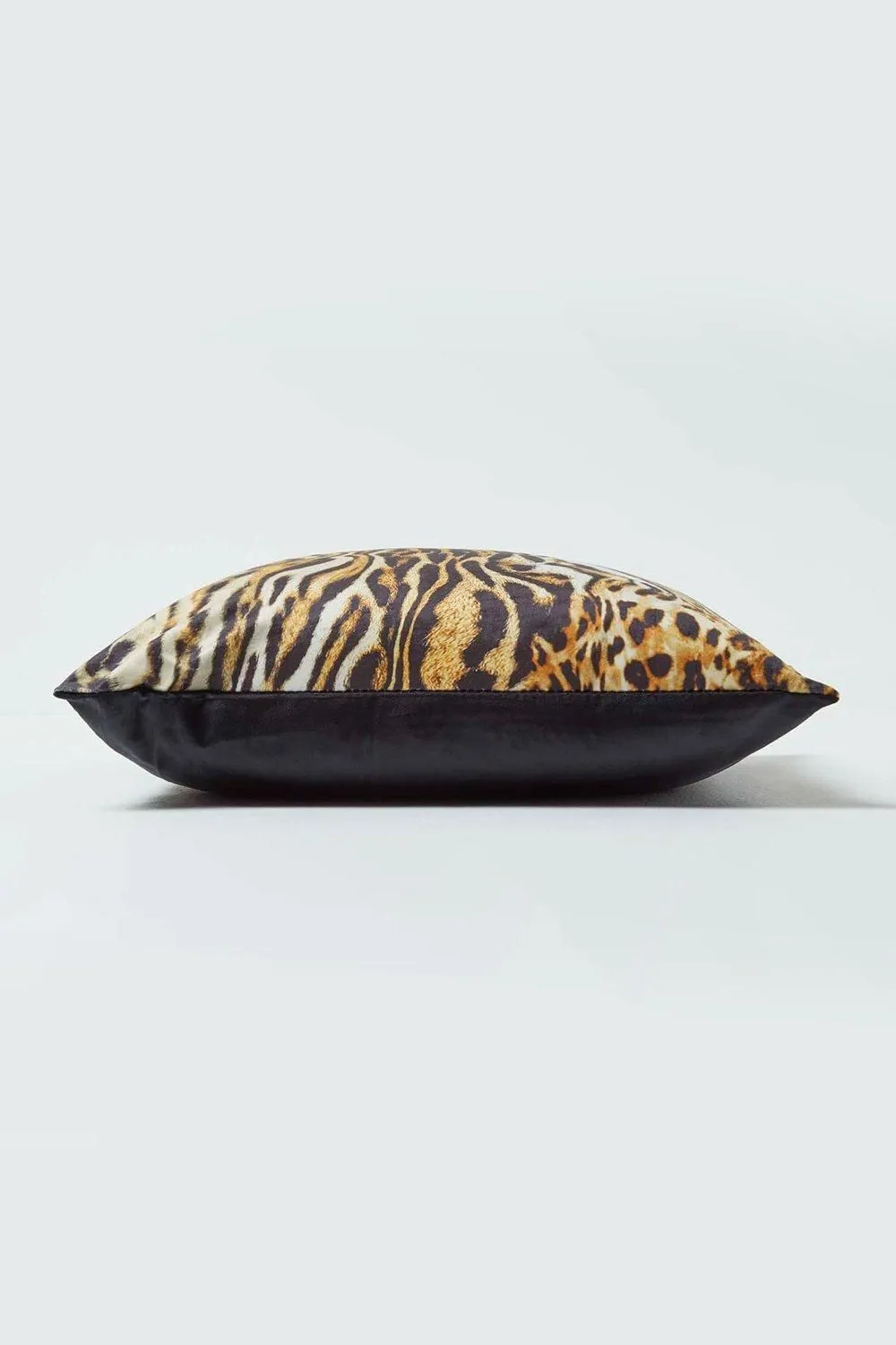 Homescapes Tiger Print Velvet Cushion 46 x 46 cm in Gold 4