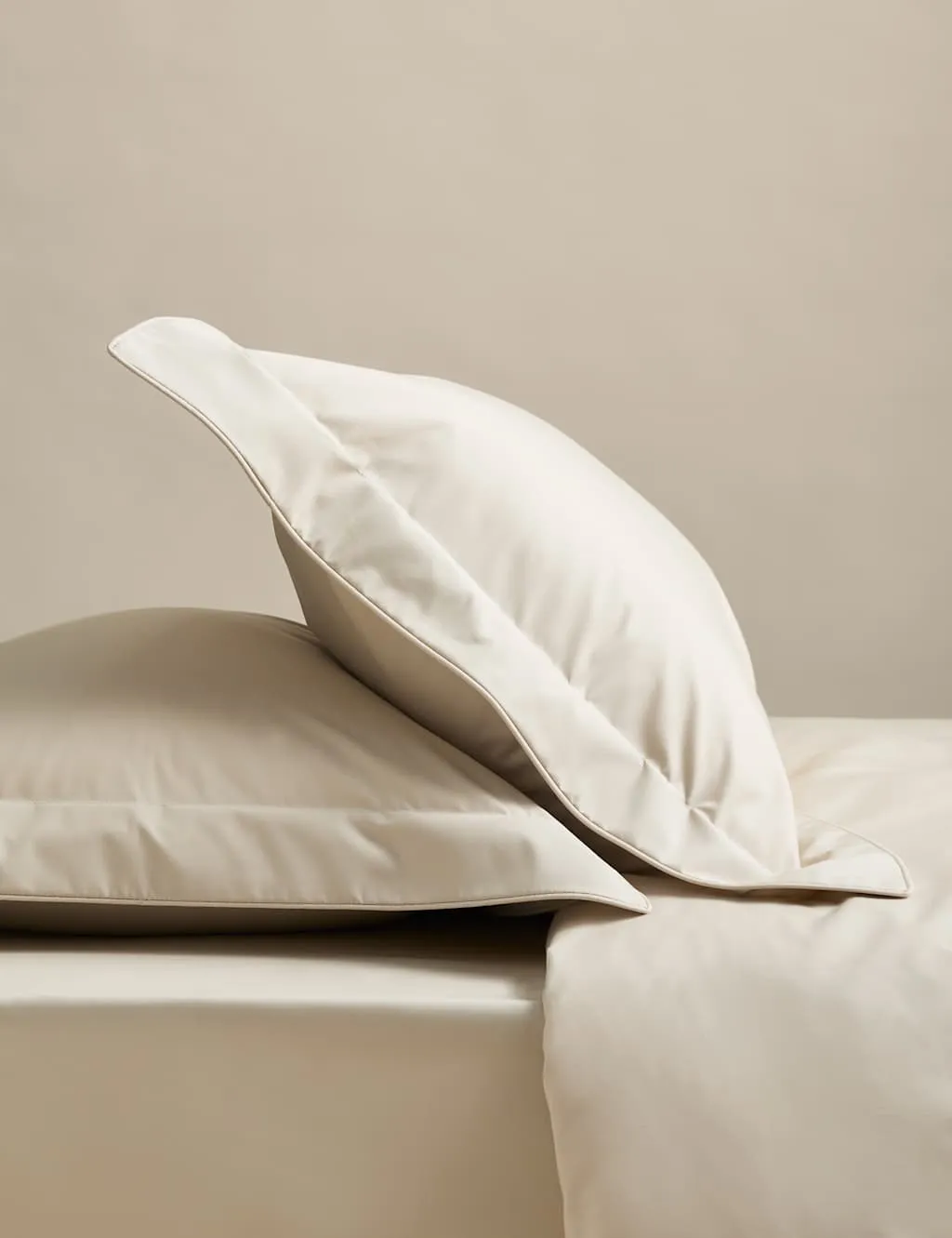 M&S 2 Pack Egyptian Cotton 230 Thread Count Crisp Oxford Pillowcases Champagne