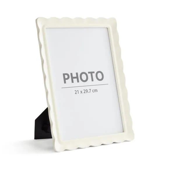Scalloped Photo Frame 2