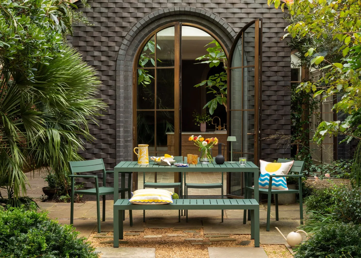 Case Eos Rectangular Outdoor Dining Table Black 3