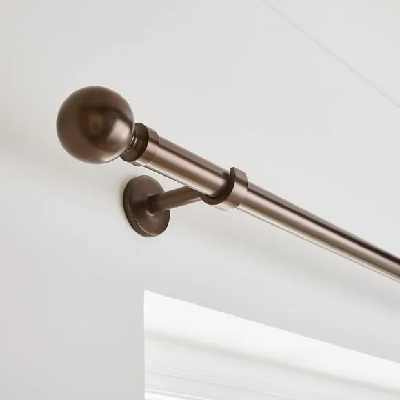 Ashton Extendable Metal Curtain Pole 1