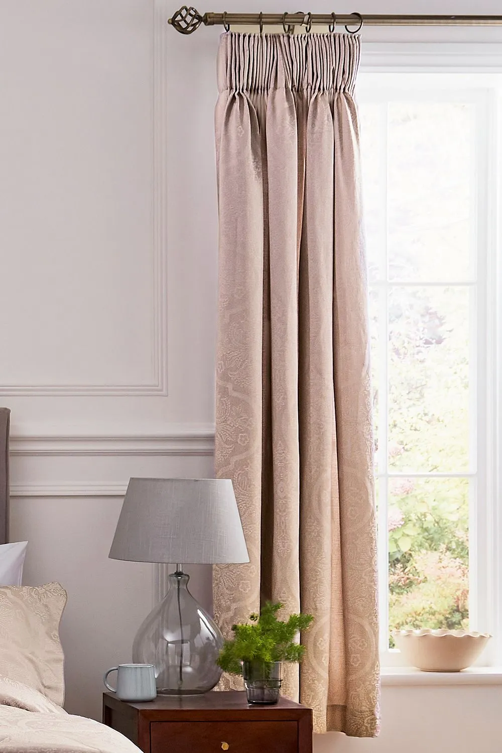 1951 'Reza' Jacquard Lined Curtains in Pink