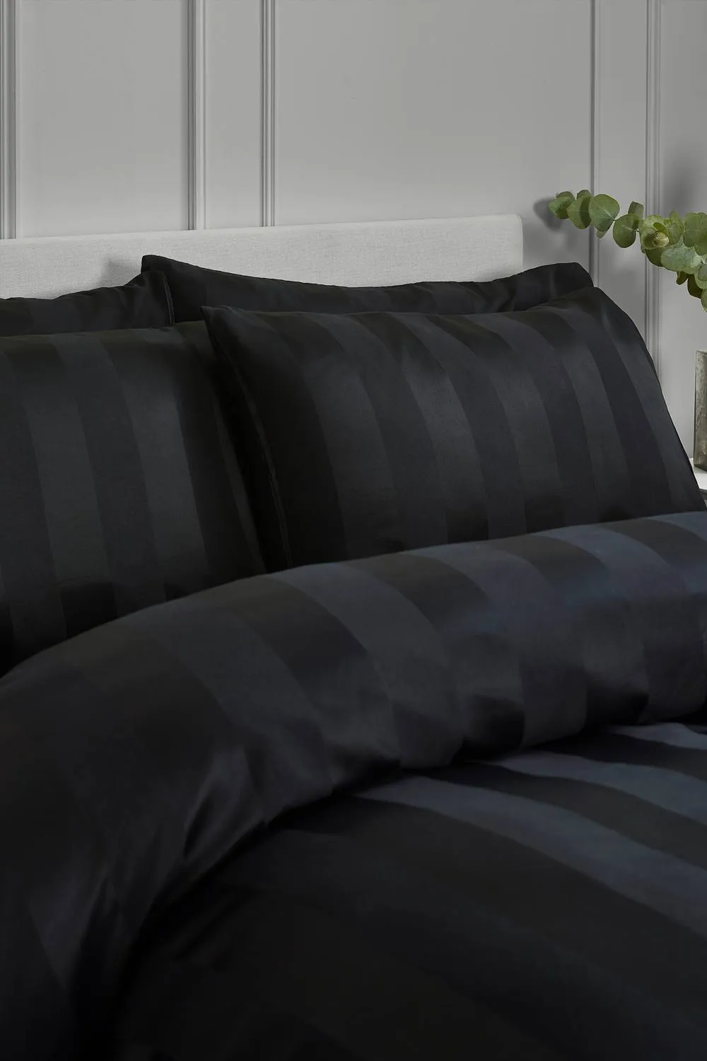 Catherine Lansfield 'So Soft Satin Stripe' Standard Pillowcase Pack of 4 in Black