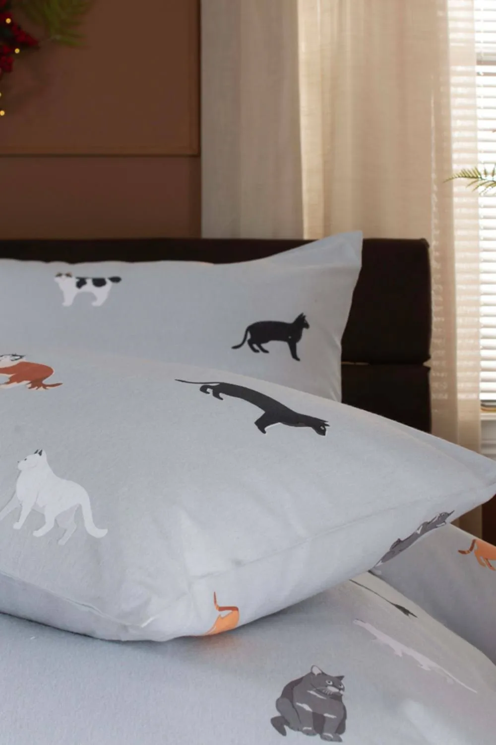 Deyongs Top Cat Print Brushed Cotton Duvet Set in Grey 2