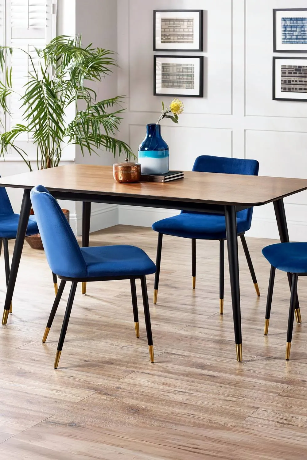 Julian Bowen Findlay Rectangular 4-6 Seater Dining Table in Walnut