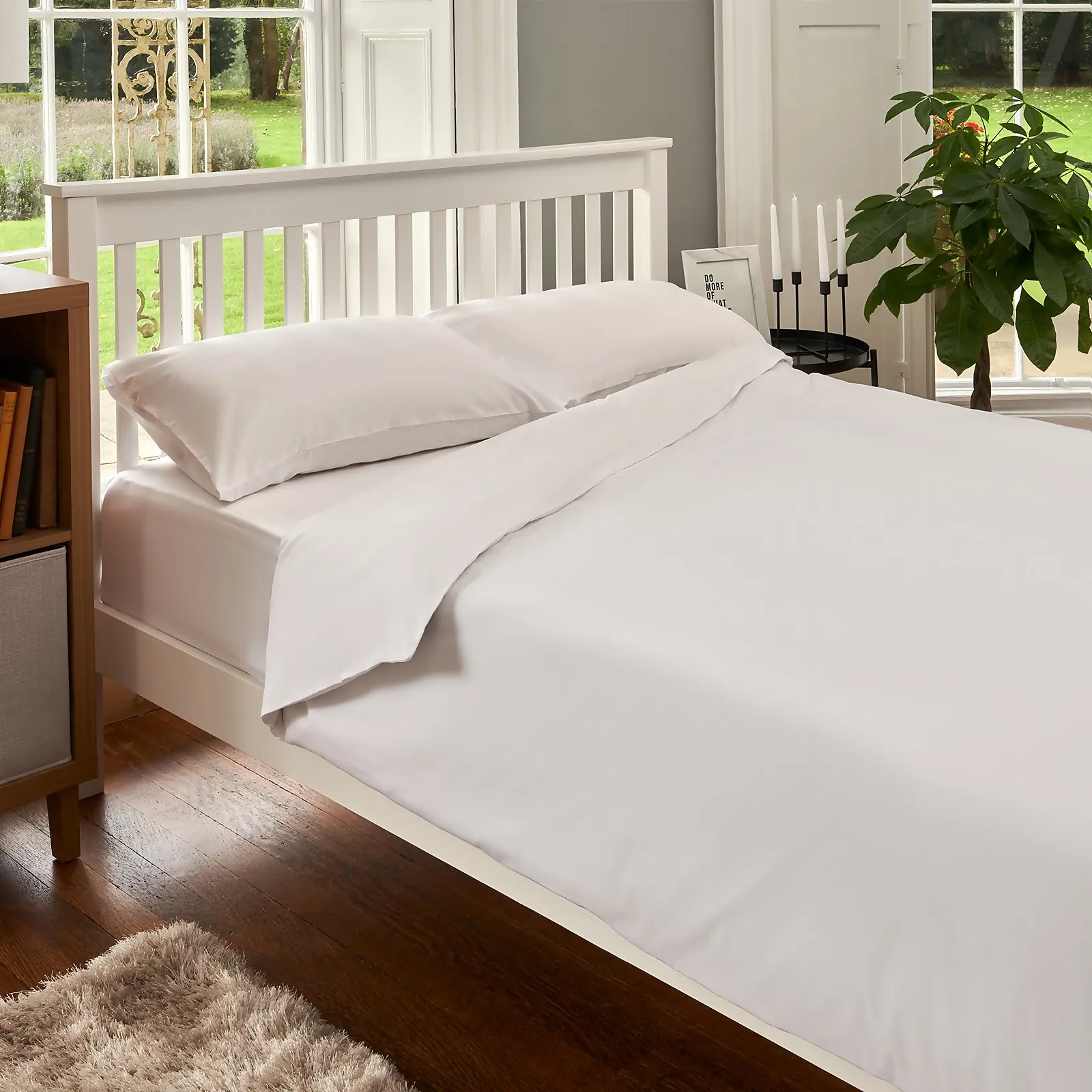 The Willow Manor Easy Care Percale Double Duvet Set - White