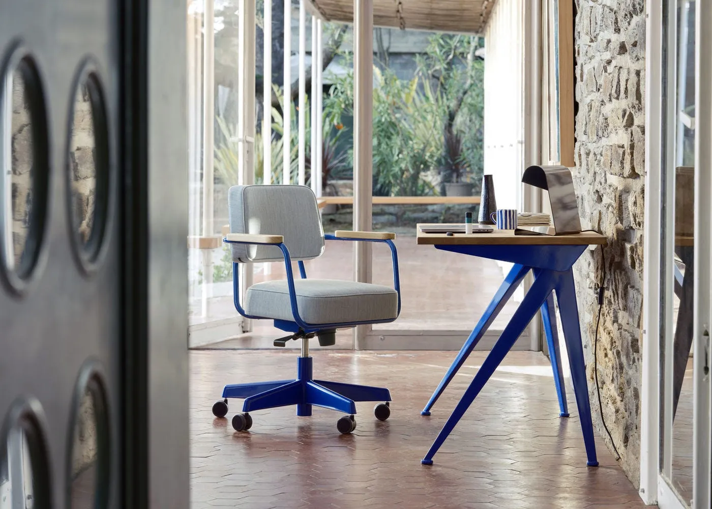 Vitra Compas Direction Desk, Red Base 3