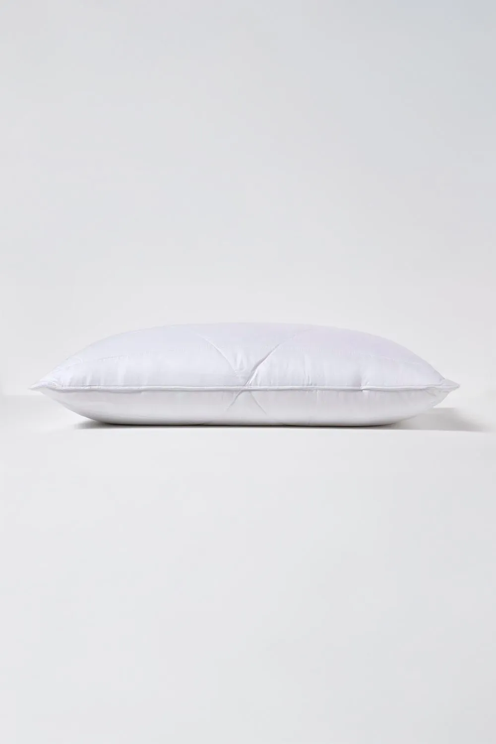 Homescapes Luxury Hypoallergenic Bamboo Pillow for Back Sleepers in White 3