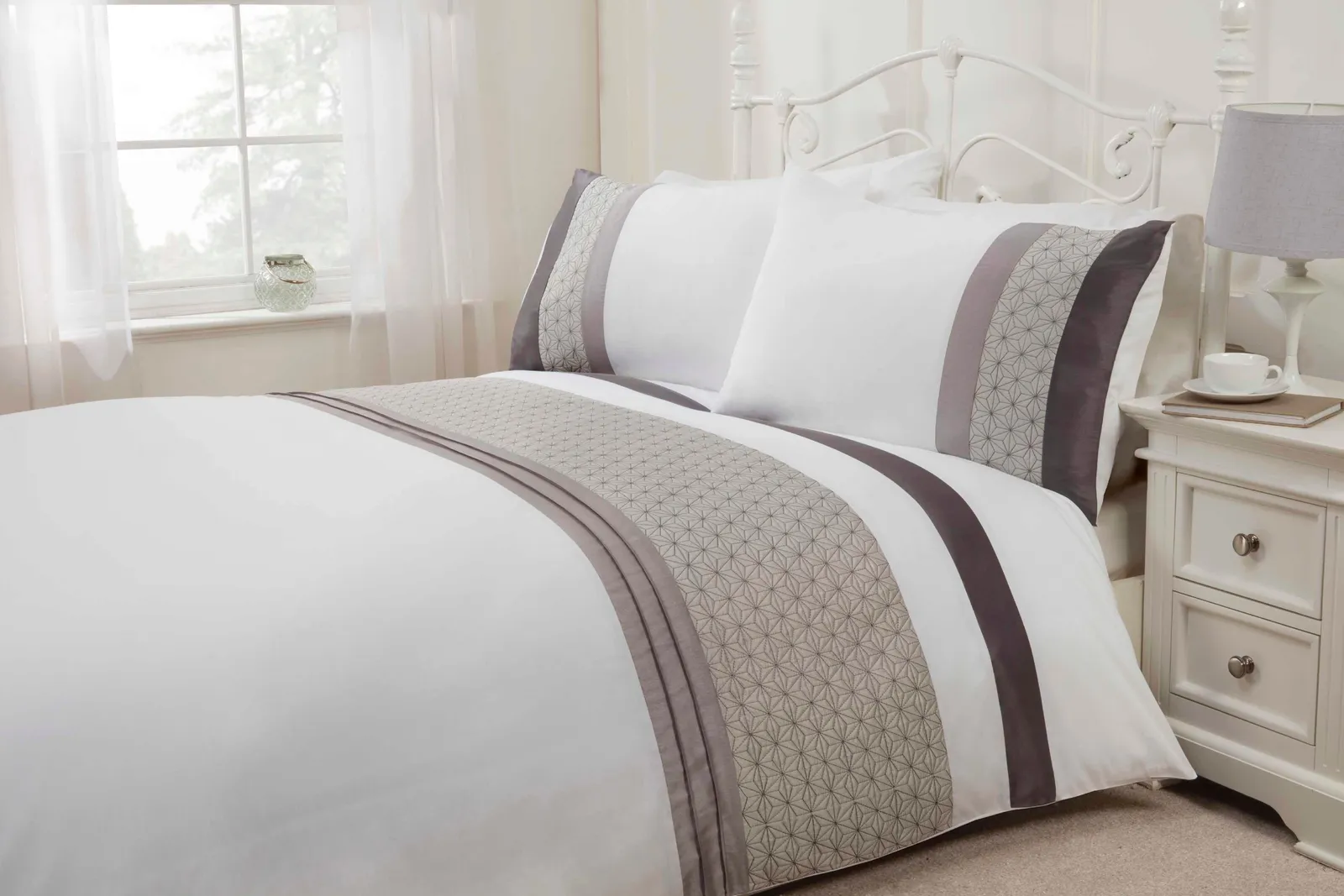 Rapport Home Anise Duvet Cover Set with Pillowcase in Silver