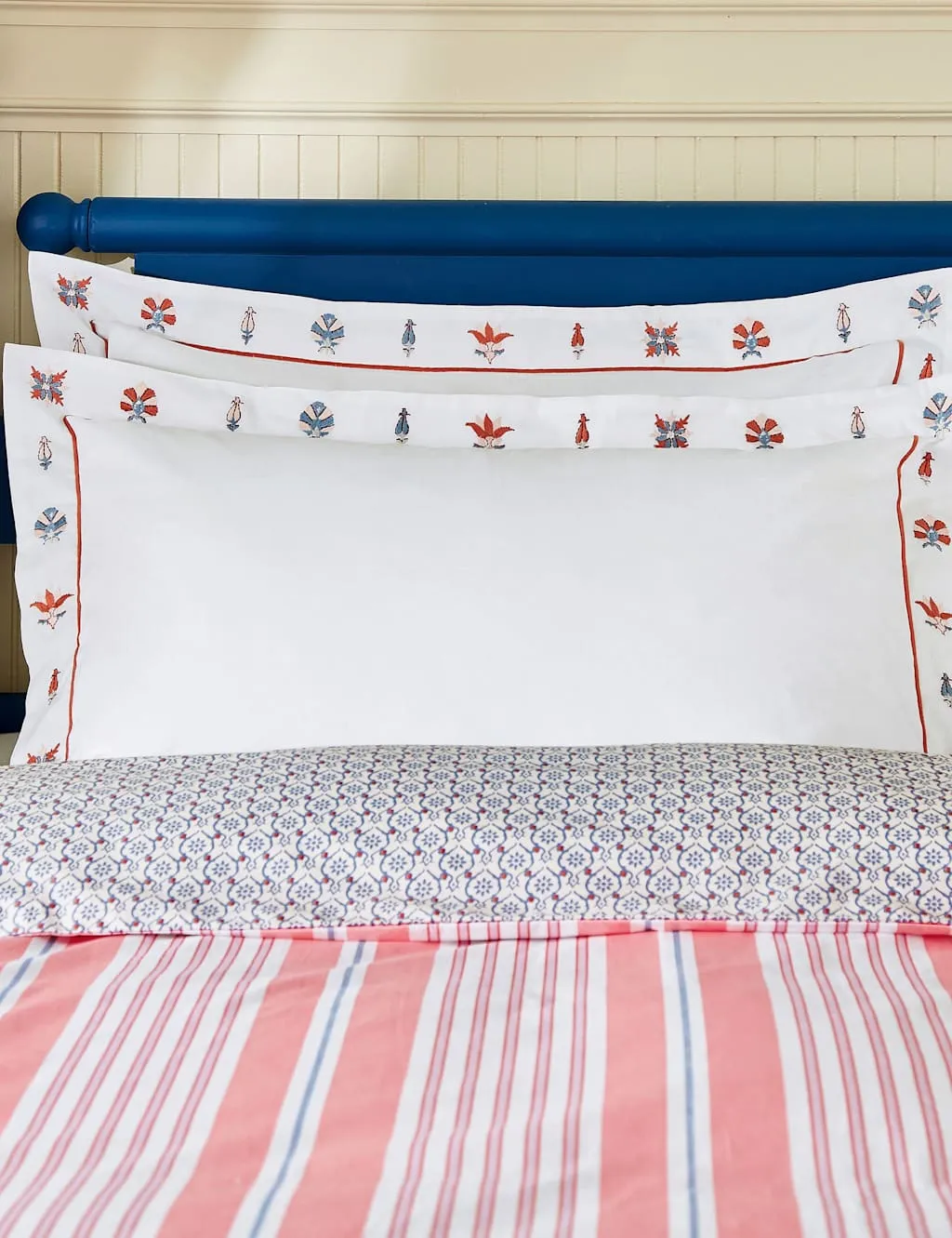 Joules 2 Pack Siesta to Fiesta Oxford Pillowcases White Mix