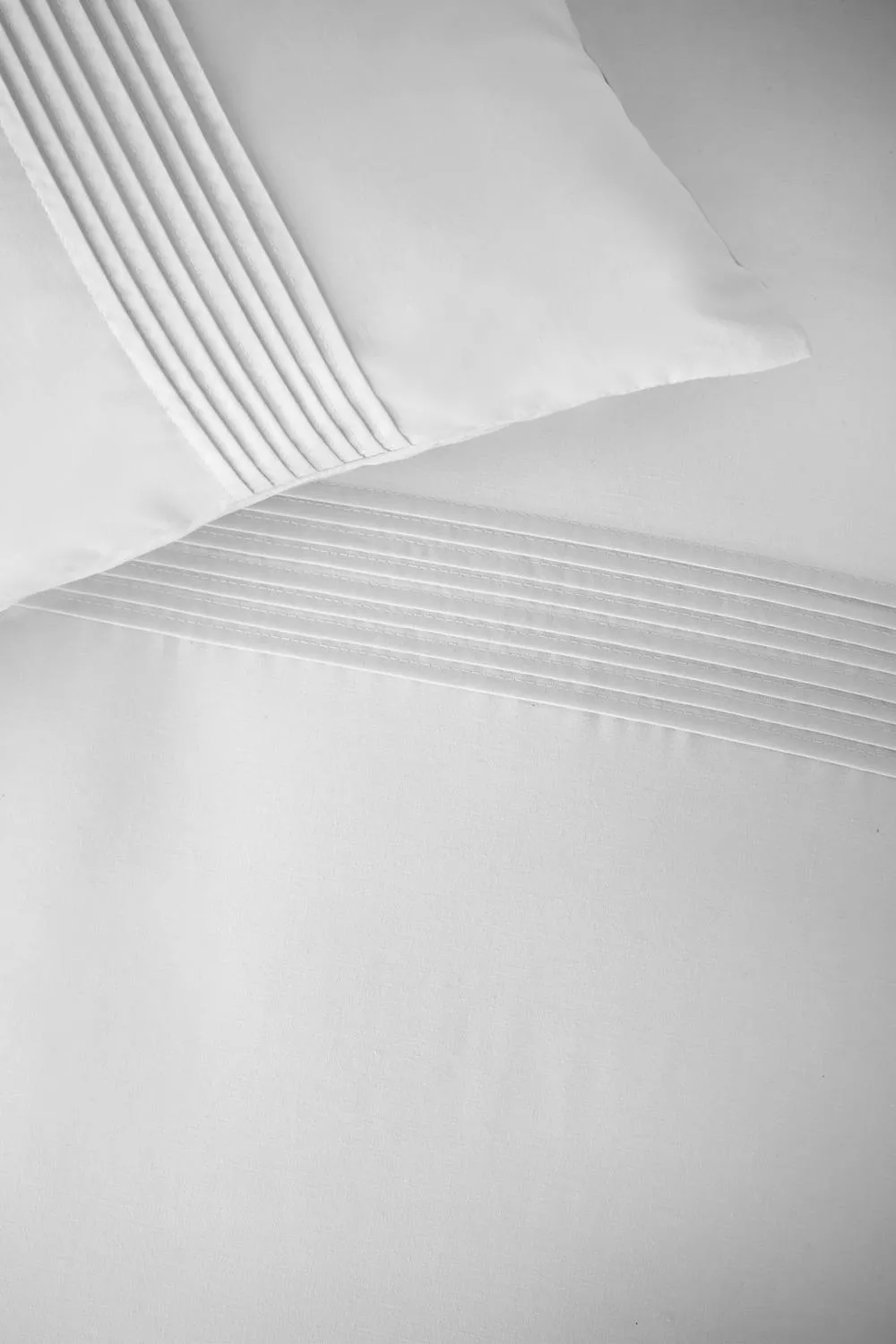 Catherine Lansfield Pintuck Easy Iron Percale Duvet Cover Set in White 3