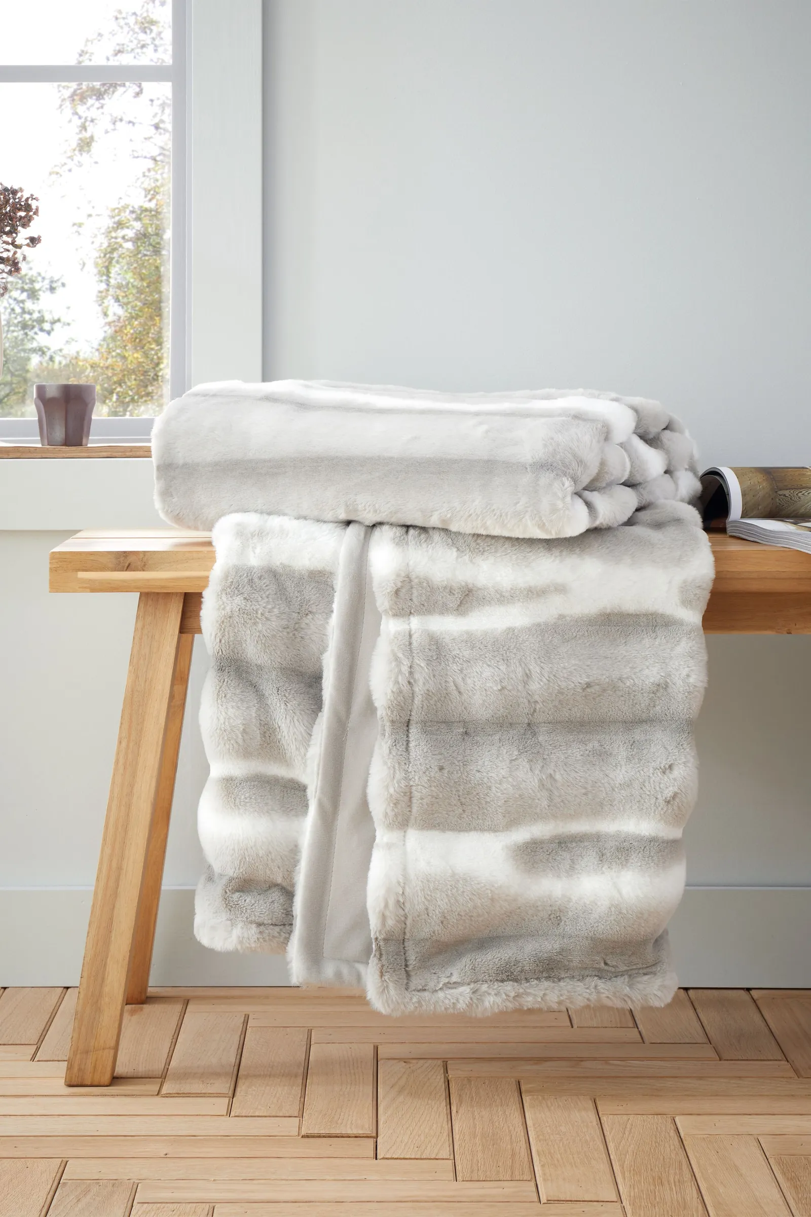 Catherine Lansfield 'Flint' Cosy Faux Fur Blanket Throw in Silver