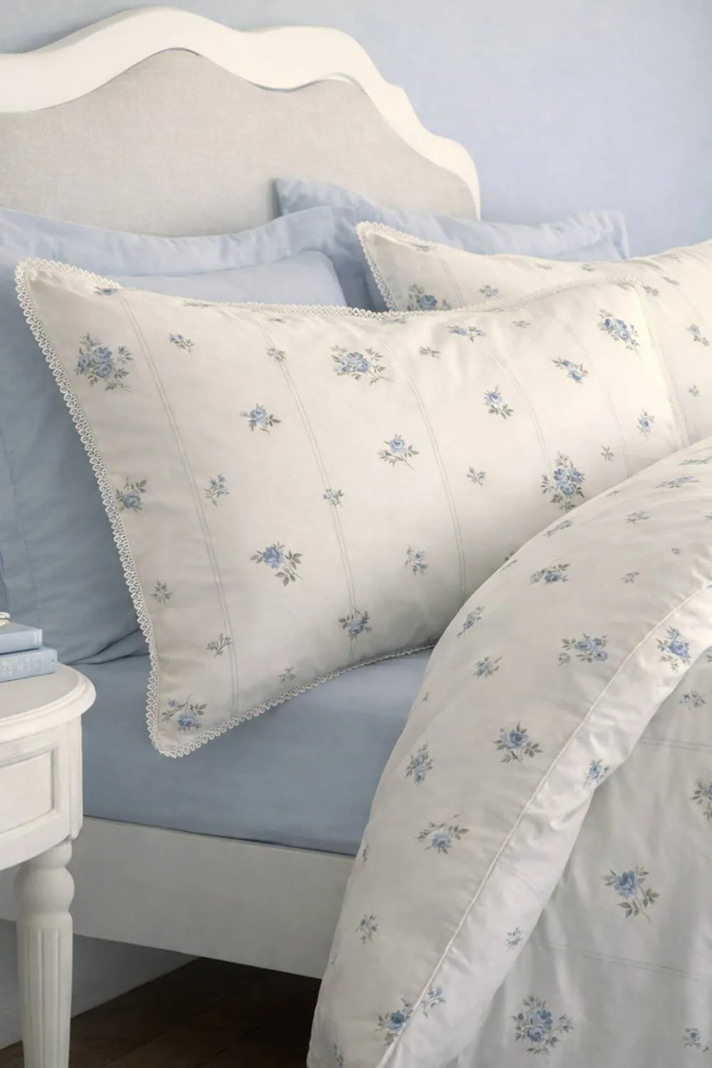 Bianca 'Vintage Rosebud Lace' 200 TC Cotton Reversible Duvet Cover Set in Blue 3