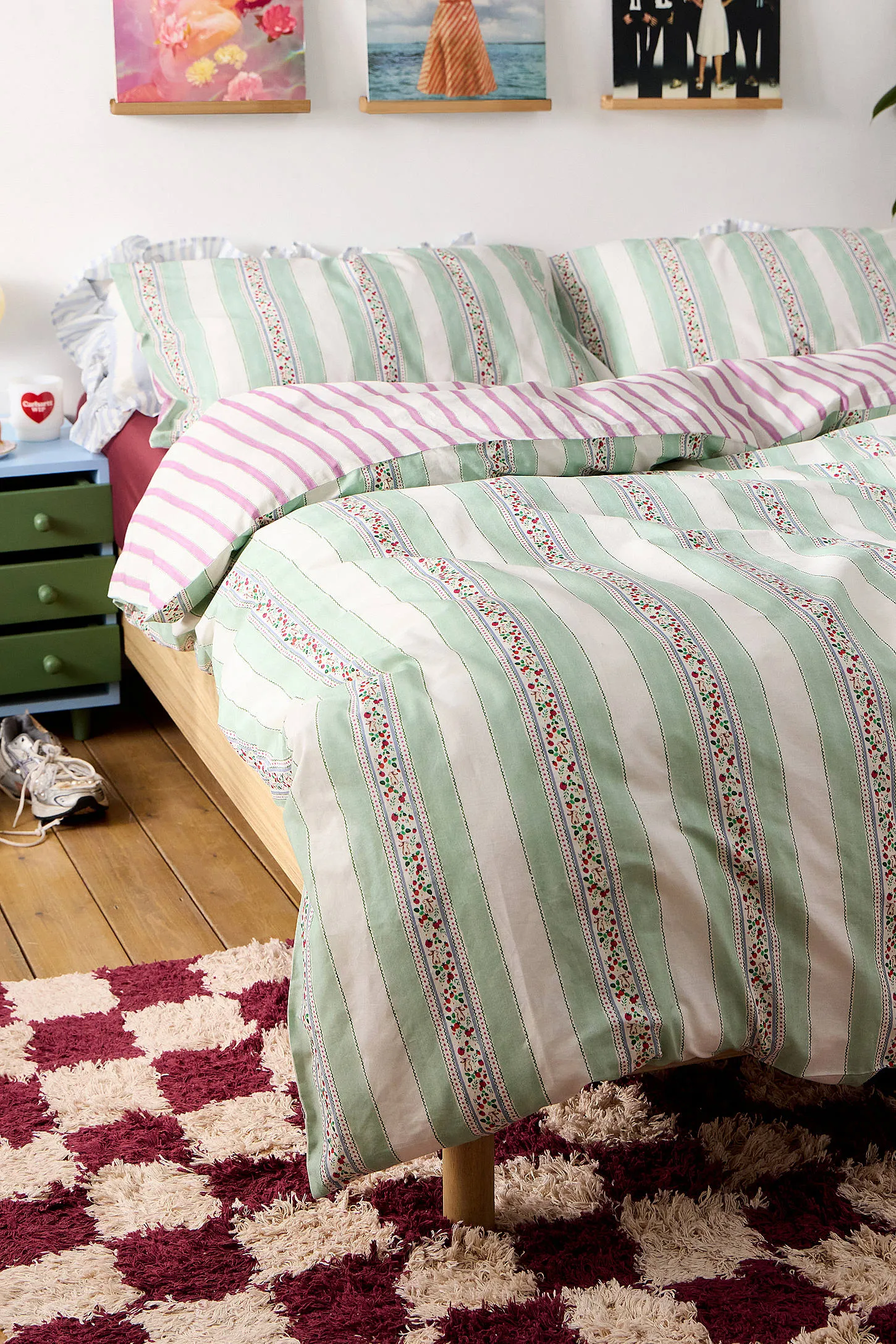 Bunnies & Berries Reversible Duvet Set 6