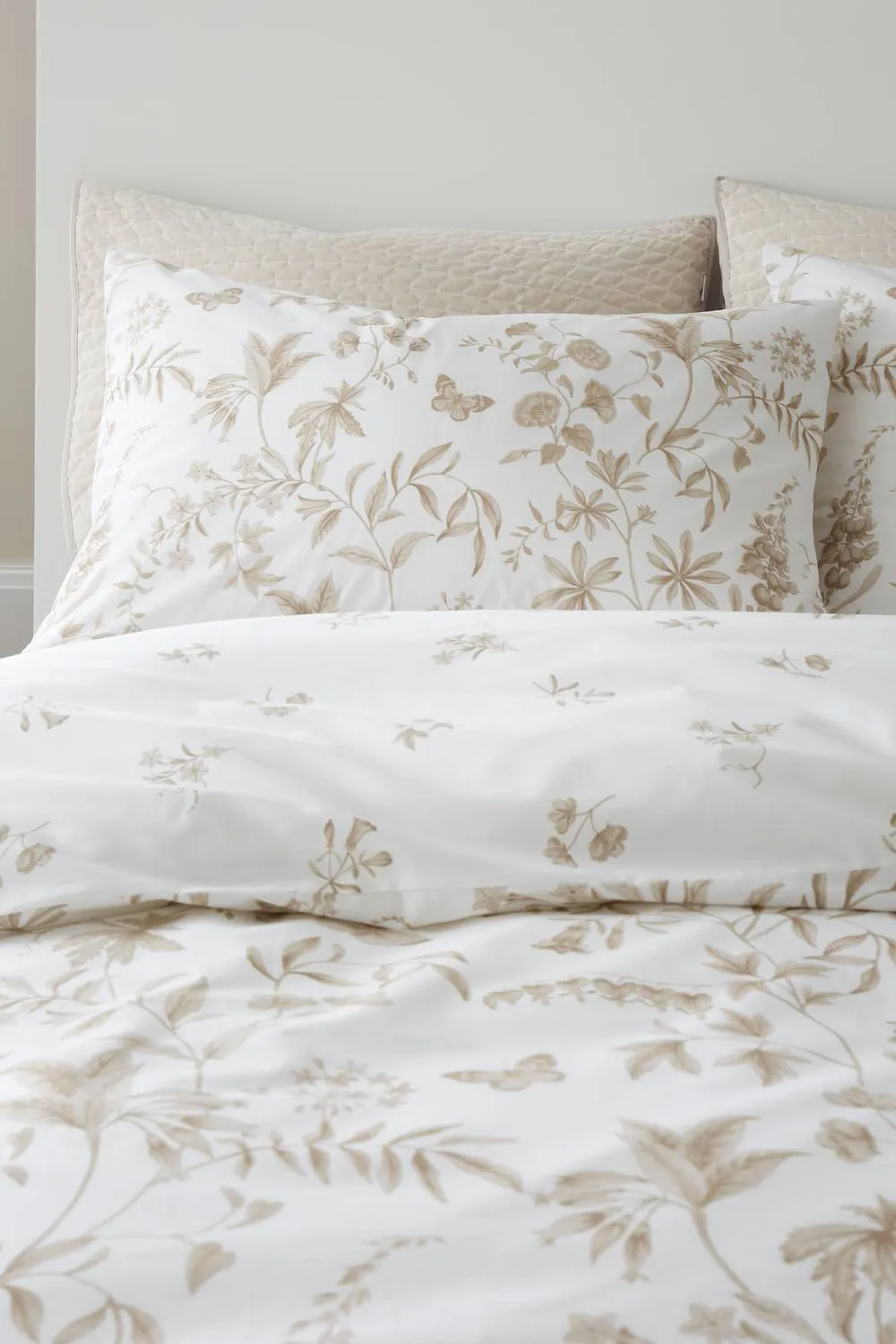 Bianca Thea Floral 200 Thread Count Cotton Reversible Duvet Cover Set in Natural 3