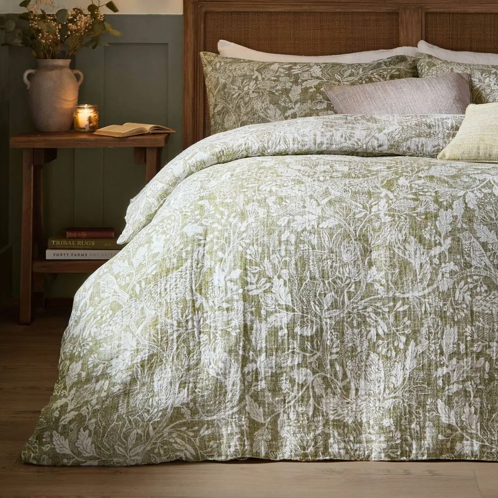 Voyage Maison Cademuir Reversible 100% Cotton Duvet Cover Set in Green 3