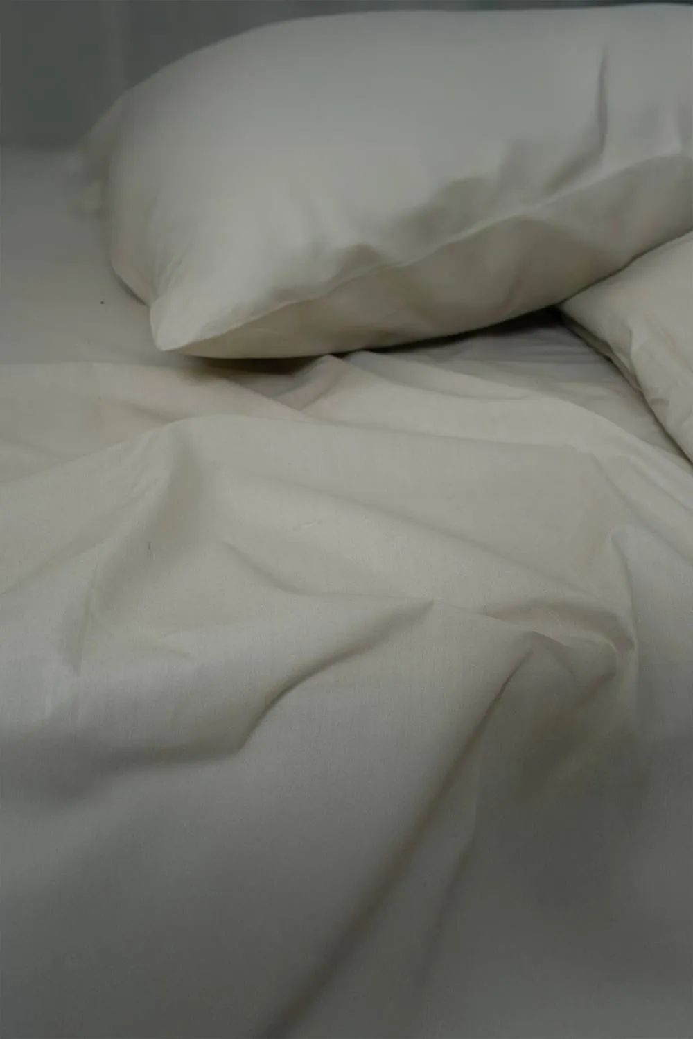 The Lyndon Company Luxury 200 Thread Count 100% Cotton Fitted Sheets in Taupe 2