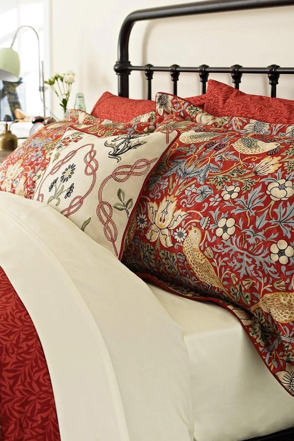 Morris & Co 'Strawberry Thief' Cotton Cover Set in Red 2