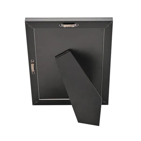 IFrame Monochrome Ribbed Photo Frame 4