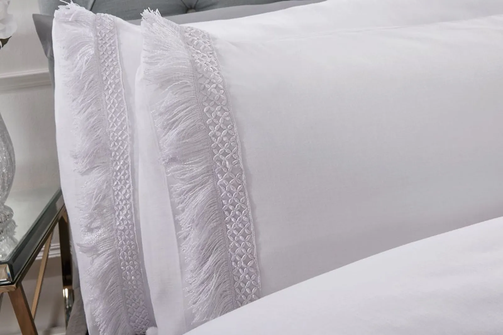 Rapport Home Tia Trellis Tasseled Duvet Cover Set with Pillowcase in White 2