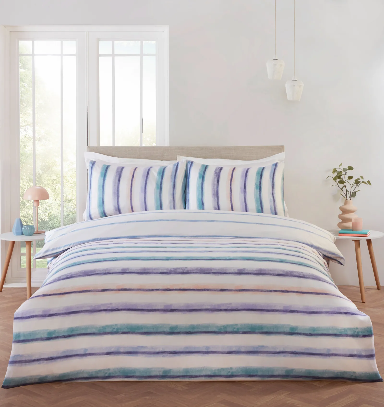 Rapport Home Horizon Stripped Polyester Reversible Duvet Cover Set with Pillowcase