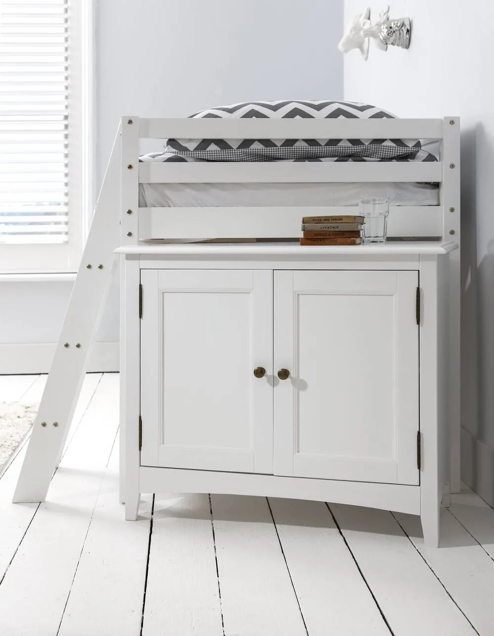 Nöa and Nani Moro Sleepstation with Chest of Drawers, Cabinet & Desk in White 4