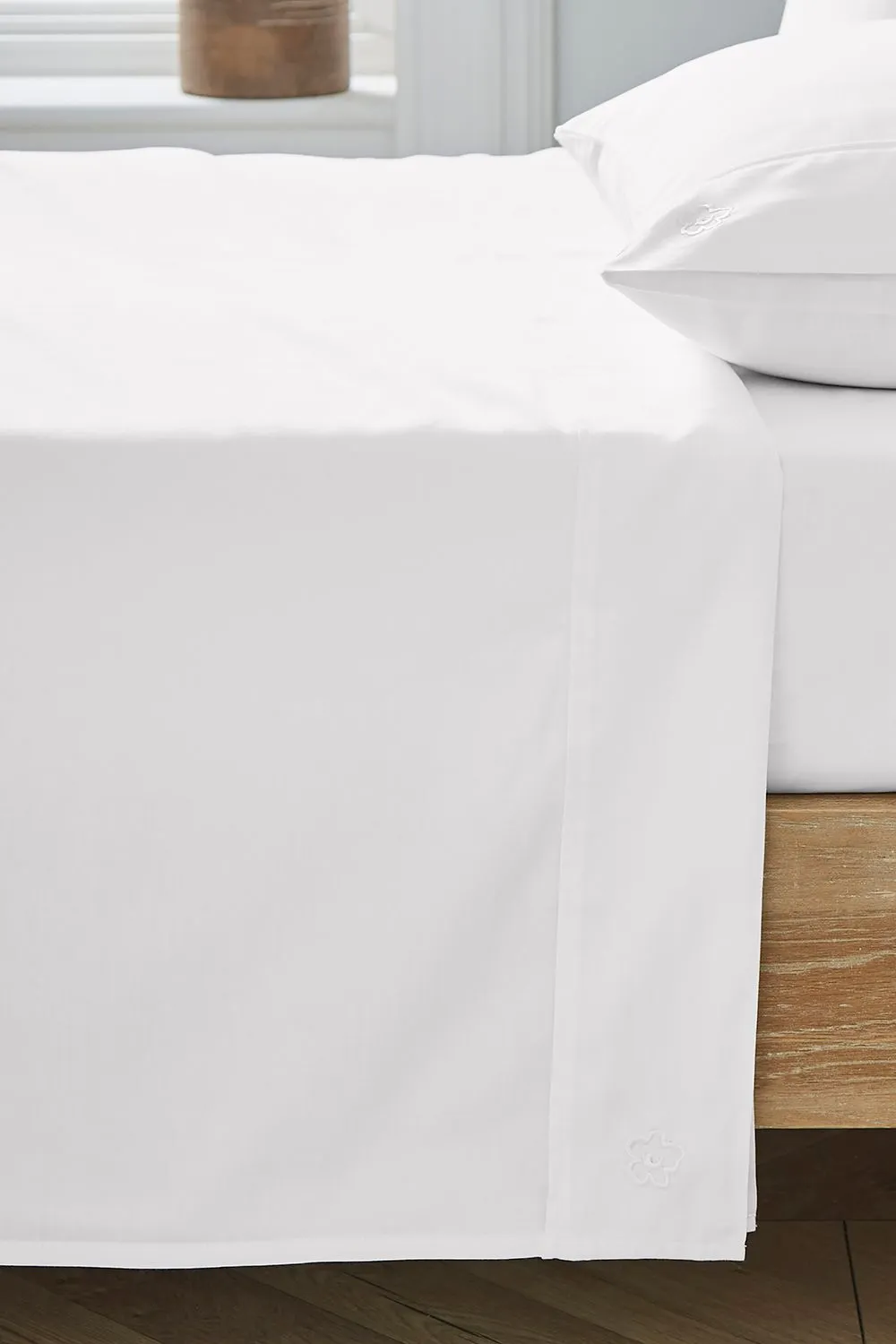 Ted Baker 'TB Plain Dye' Cotton Sateen Flat Sheet in White 2