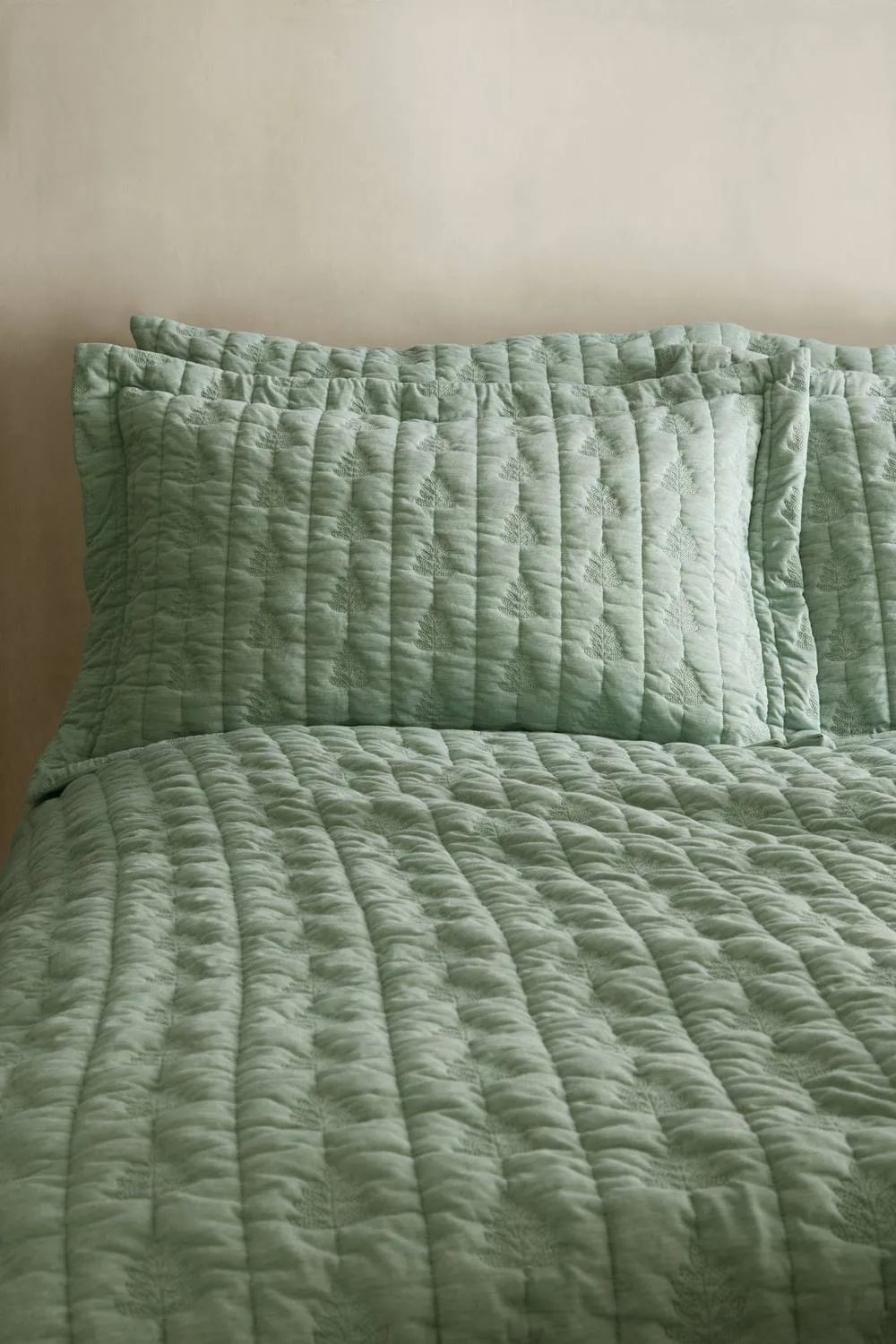 Pineapple Elephant 'Tamba Leaf' Pinsonic Quilted Oxford Pillowcase Pair in Green