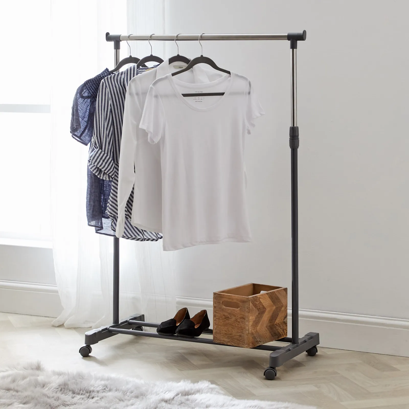 Extendable Clothes Rail with Wheels Grey