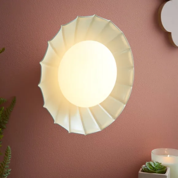 Scallop Rechargeable LED Touch Dimmable Wall Light 1