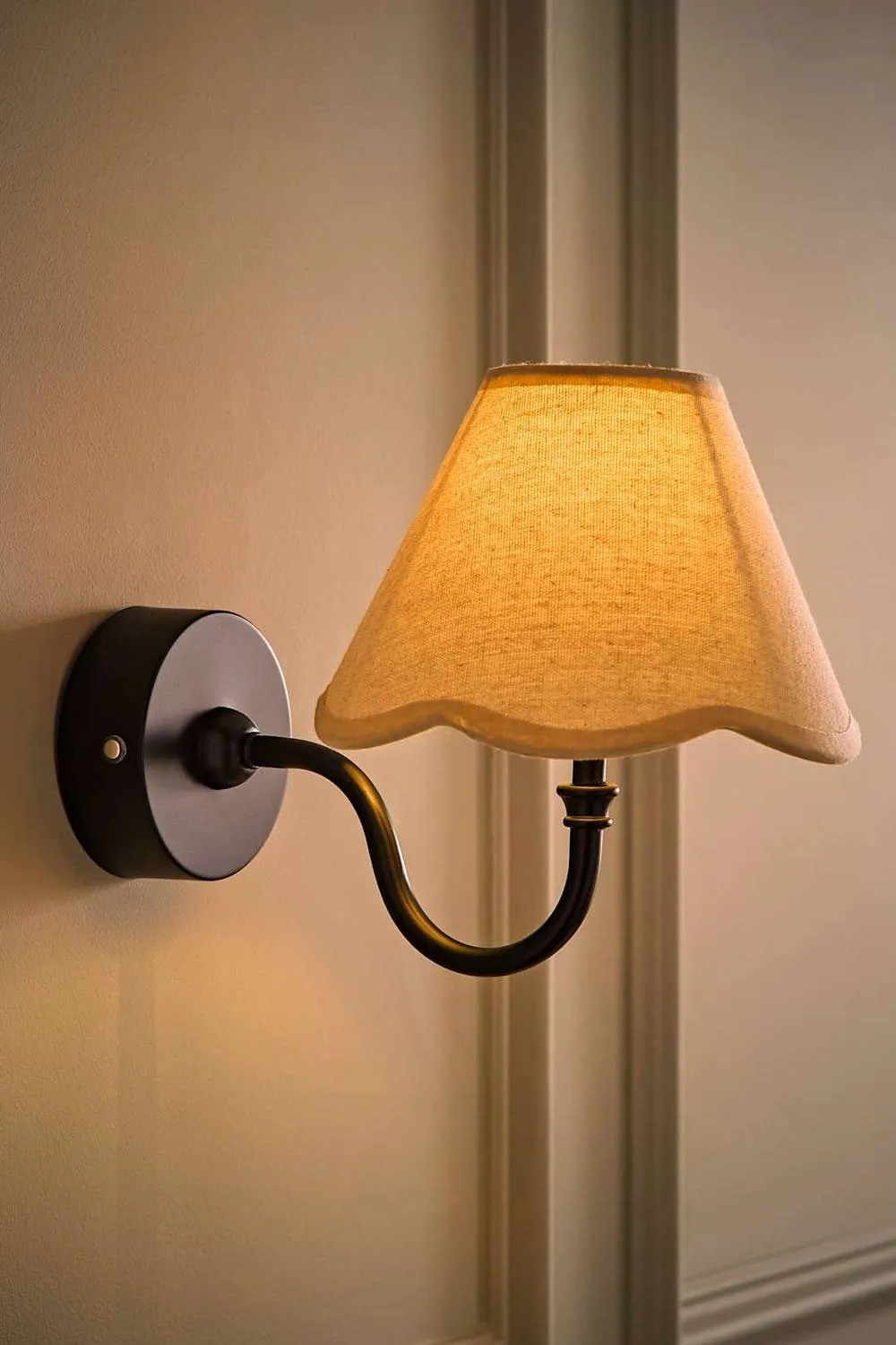 ValueLights Lowe Pair Scallop Flower Shade Metal Portable Rechargeable Wall Light in Black 2