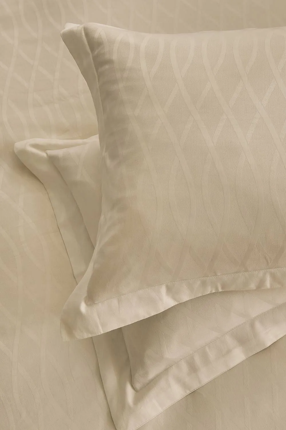 1951 'Ravello' Cotton Duvet Cover Set in Gold 4