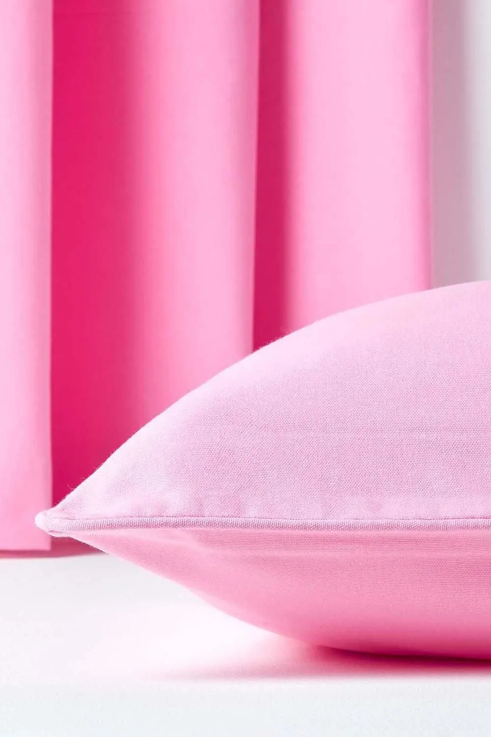 Homescapes Cotton Plain Cushion Cover in Pink 5