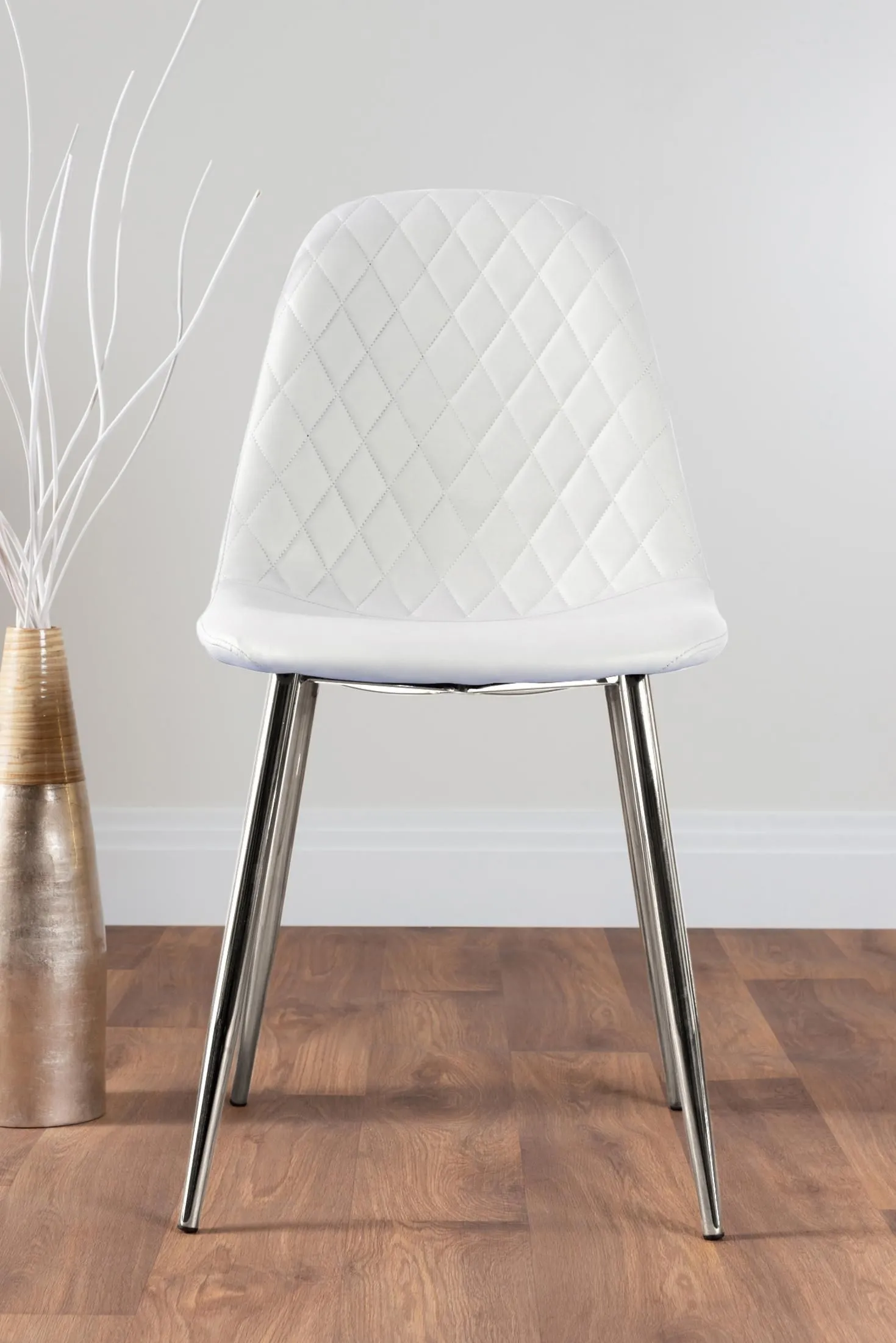 FurnitureboxUK Novara Clear Tempered Glass 100cm Round Dining Table with Chrome Starburst Legs & 4 Corona Faux Leather Silver Leg Chairs in White 6