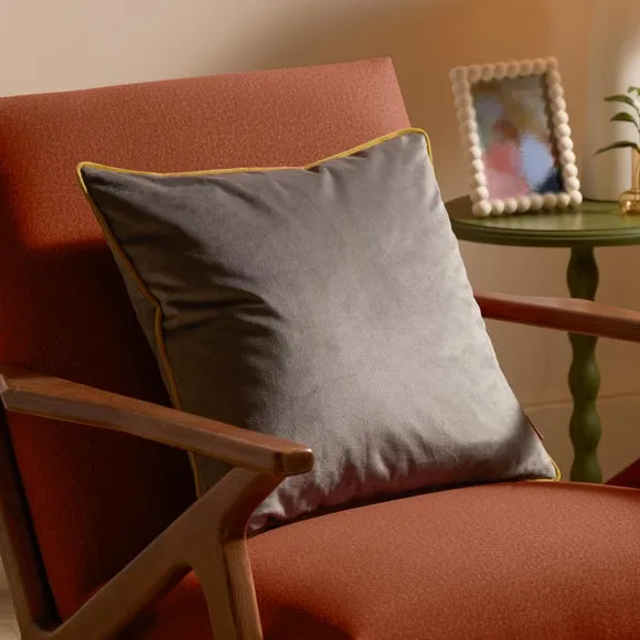 Furn. Square Cushion 1