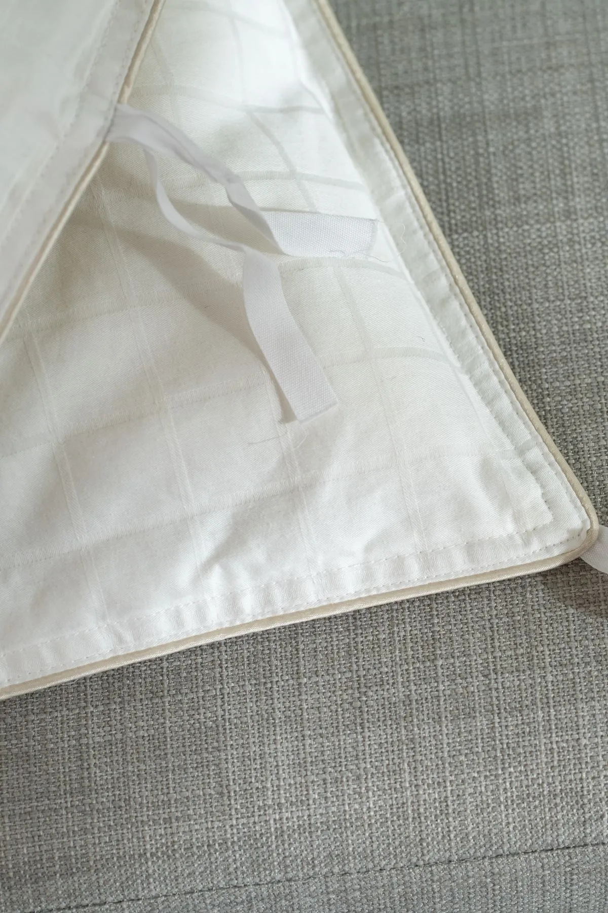 Soak&Sleep 4.5 Tog Soft As Down with Silk Duvet in White 4