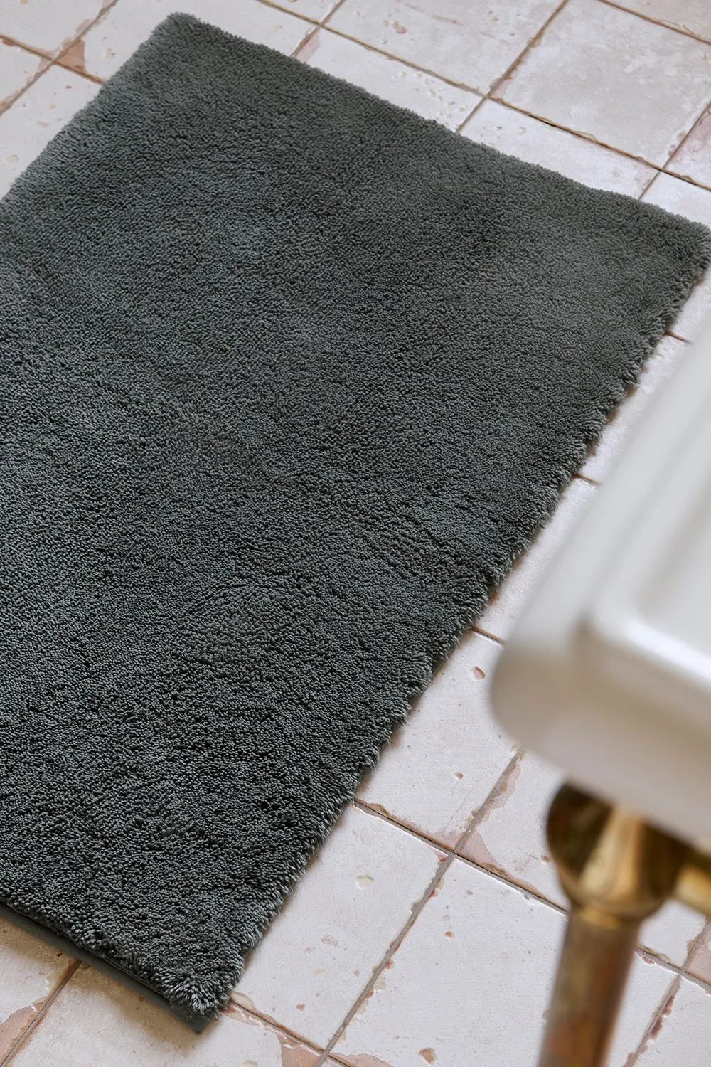 CHRISTY Deep Pile Luxury 100% Cotton 2444GSM Non Slip Bath Rugs in Dark Grey 1