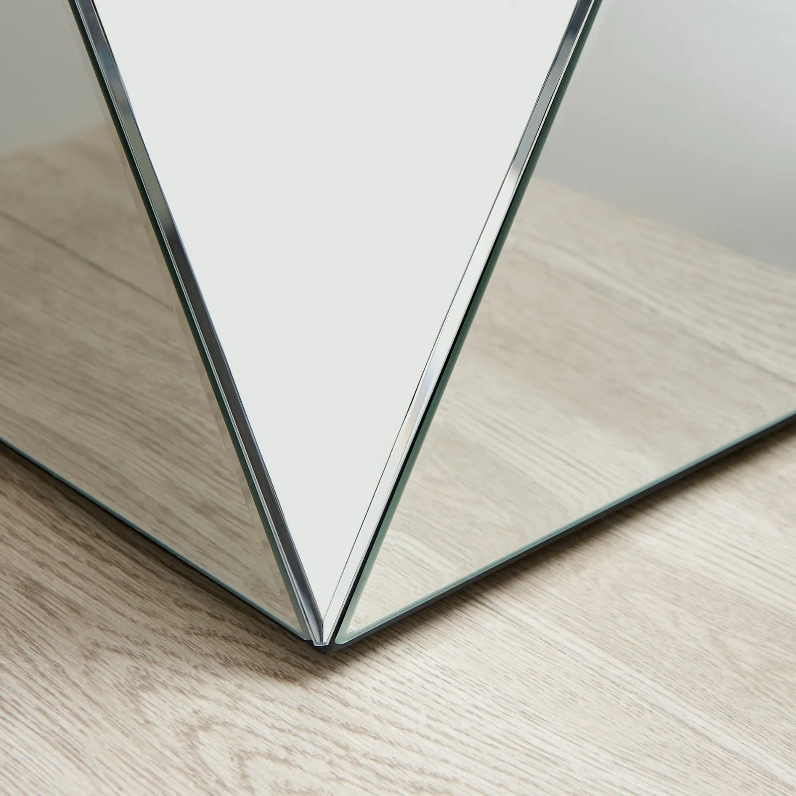 FurnitureboxUK Diamond Contemporary Mirrored Bedside/Side Table in Silver 5