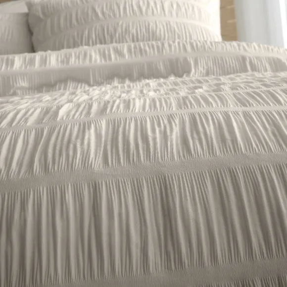 Catherine Lansfield Seersucker Reversible Duvet Cover & Pillowcase Set 4