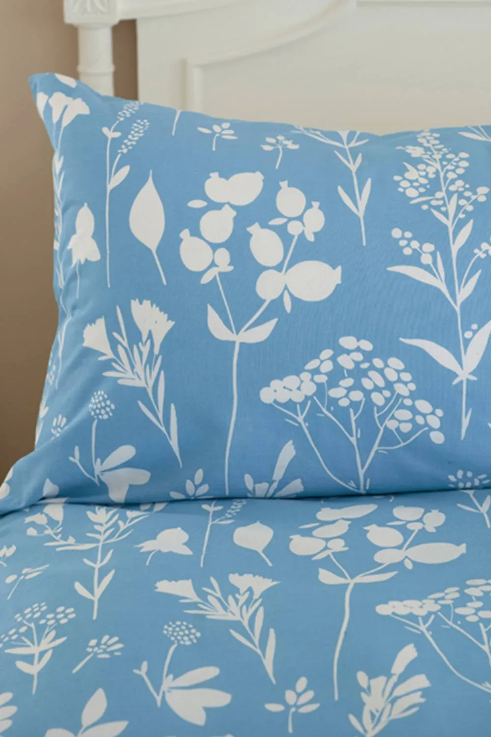 Deyongs Silhouette Floral Duvet Set Soft Cotton Blend in Blue 5