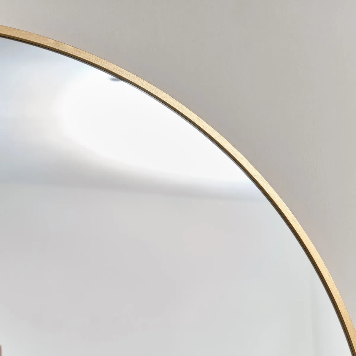Melody Maison Large Round Antique Gold Wall Mirror - 80cm X 80cm in Metallic Gold 6