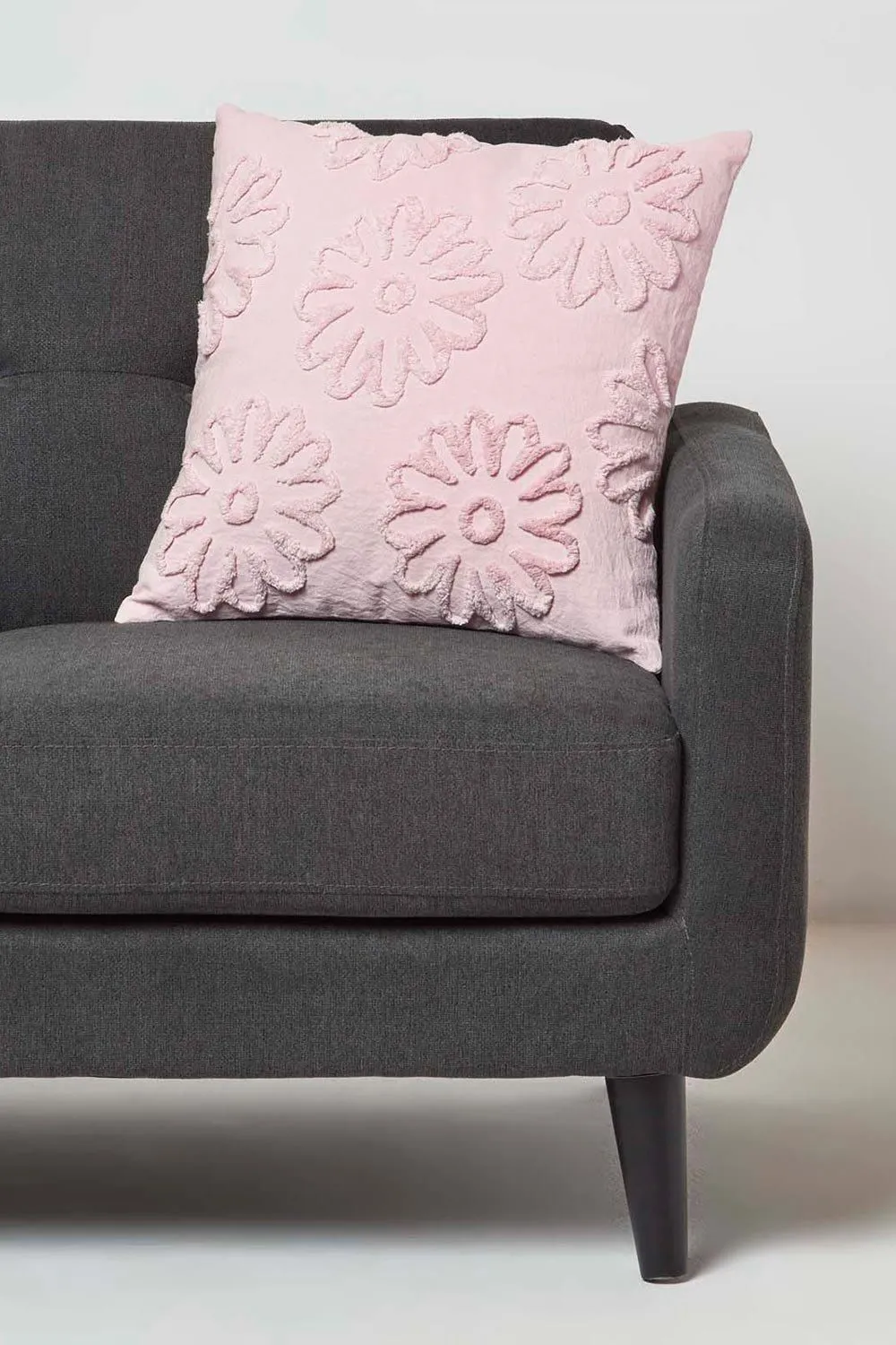 Homescapes Floral Daisy Tufted Cotton Cushion in Lilac 2